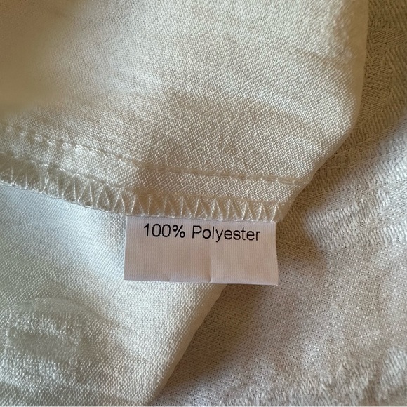 NWT Blooming Jelly size small tie shirt. 3-d circles off White w covered buttons - Picture 8 of 9